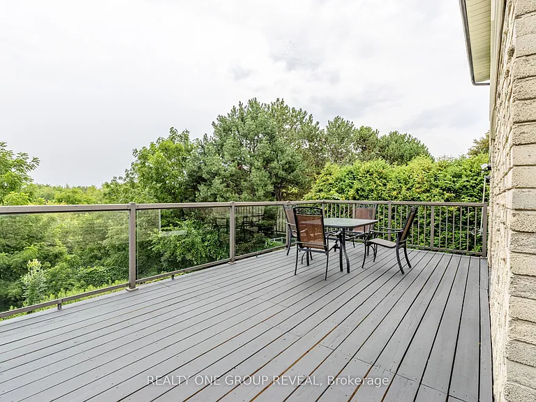 326 Prince Of Wales Dr — Photo 32