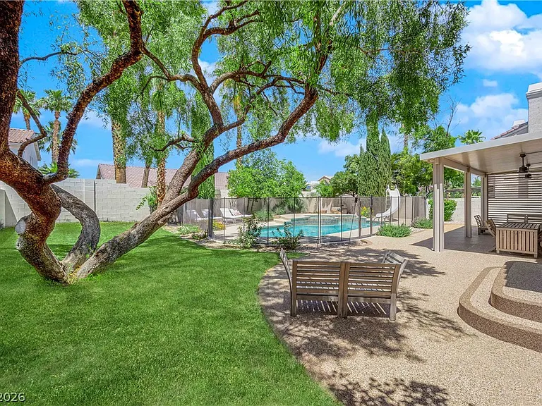 8112 Tropic Isle Cir — Photo 35