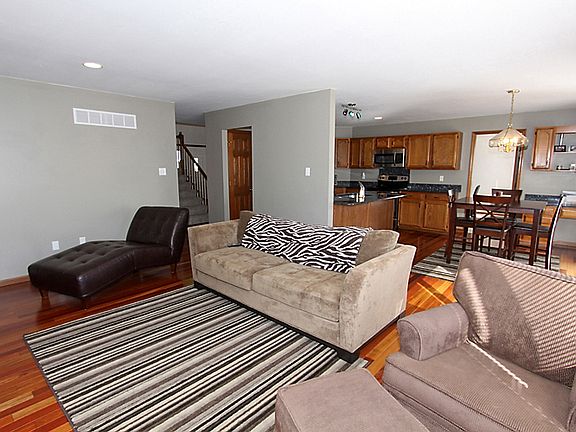 5th image of 311 Oakmont Farm Dr