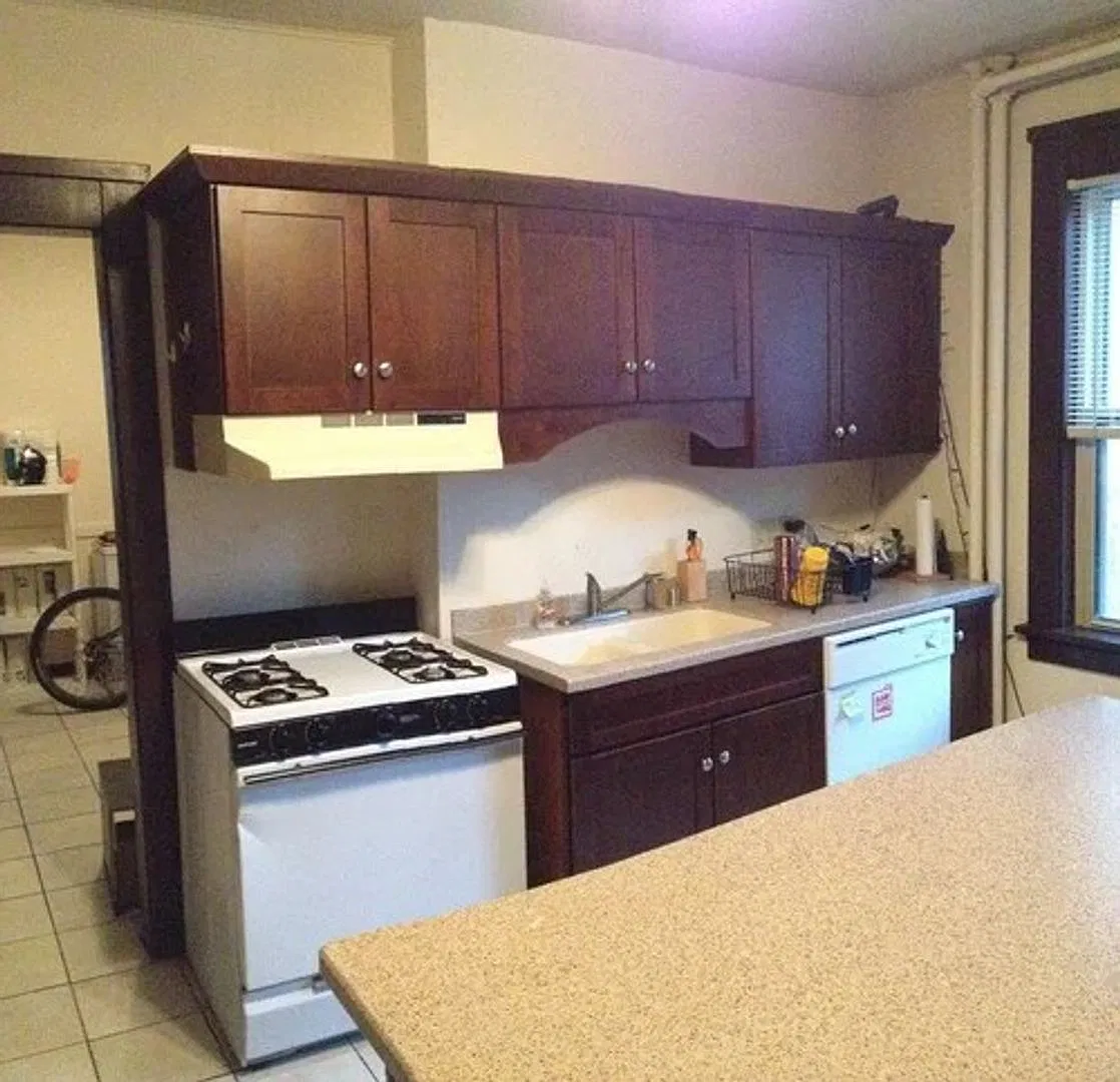 Lindholm Properties - 411 Hawthorne Court — Photo 4