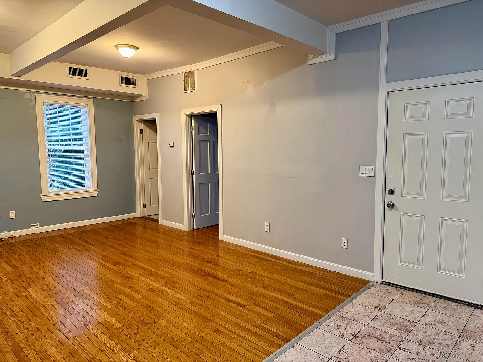 3 bed, 1350 sqft, $2,250 — Photo 2