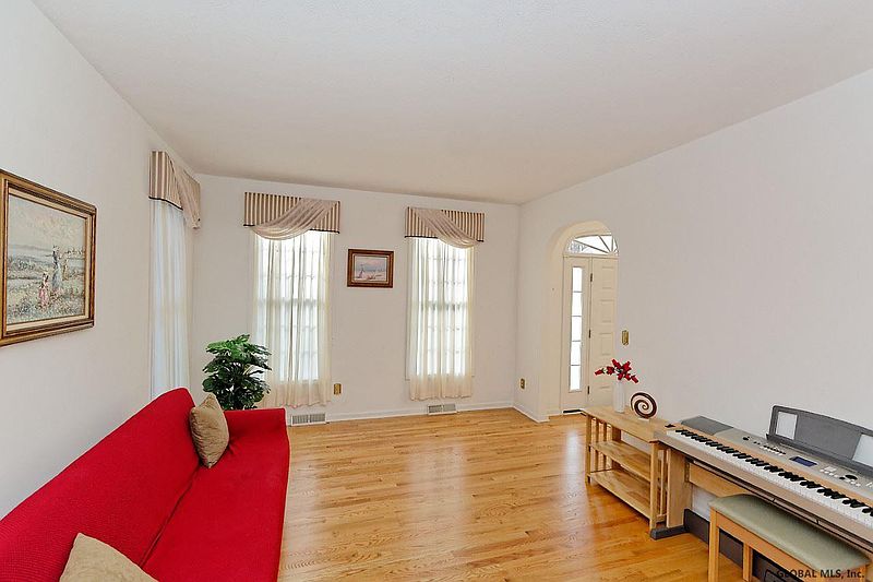 3rd image of 7 PROVIDENCE Court