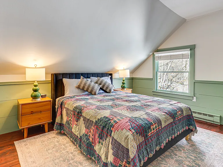 470 Maple St — Photo 32