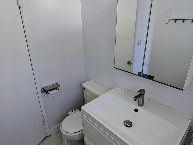 2237 Rose Ave — Photo 11