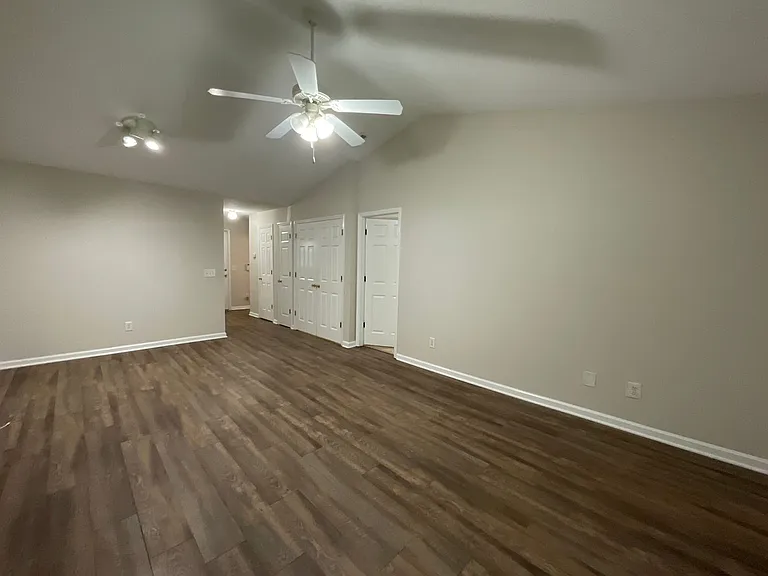 Meridian Park Apartments — Photo 80
