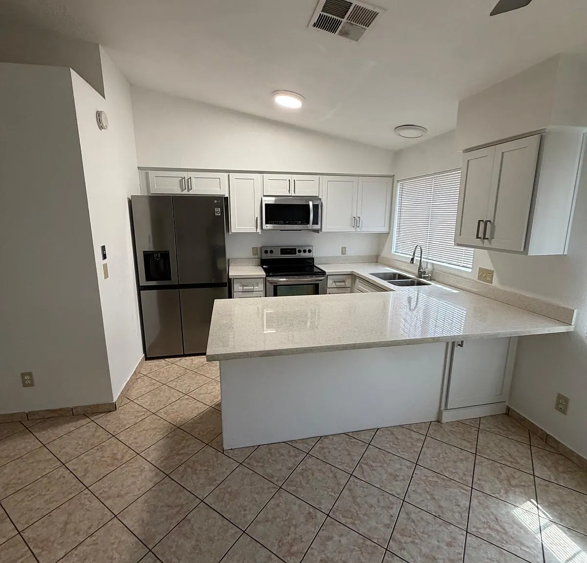 4 bed, 1588 sqft, $2,200 — Photo 2