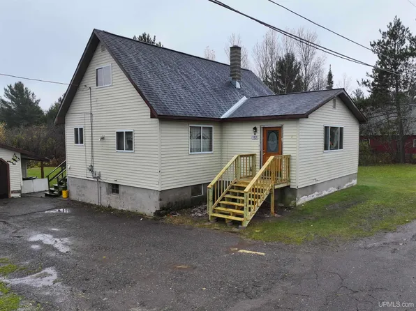 152 Birch St, Allouez, MI 49805