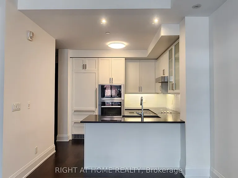 20 Fred Varley Dr #210 — Photo 16