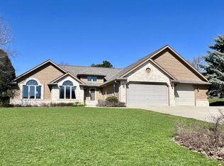 W268N1961 Shooting Star Rd, Pewaukee, WI 53072