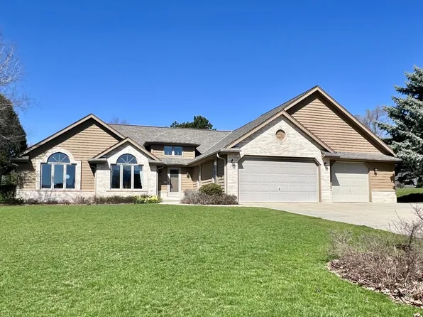 W268N1961 Shooting Star ROAD, Pewaukee, WI 53072