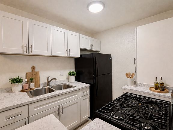 5th image of 1810 W Sallie Ln #A1