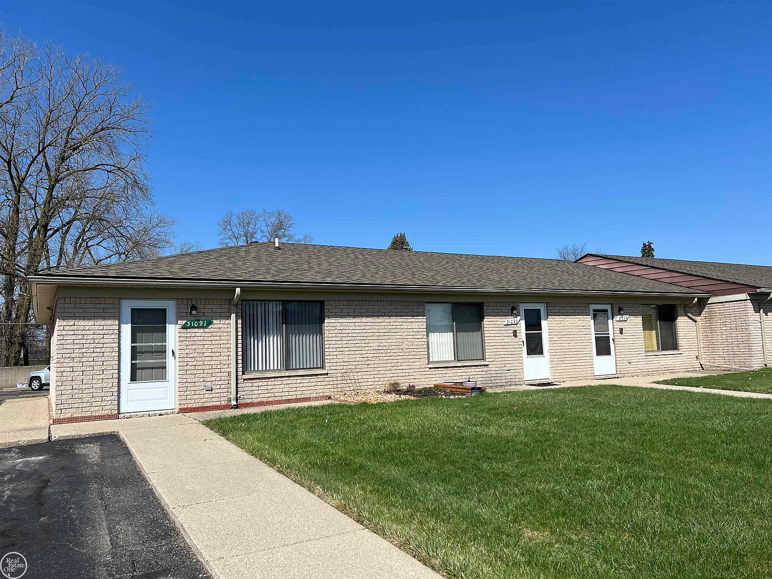 31091 Grove St photo 1