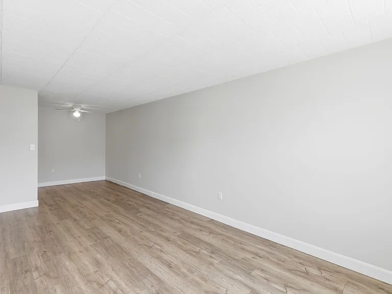 100 McFarlane Ave — Photo 12