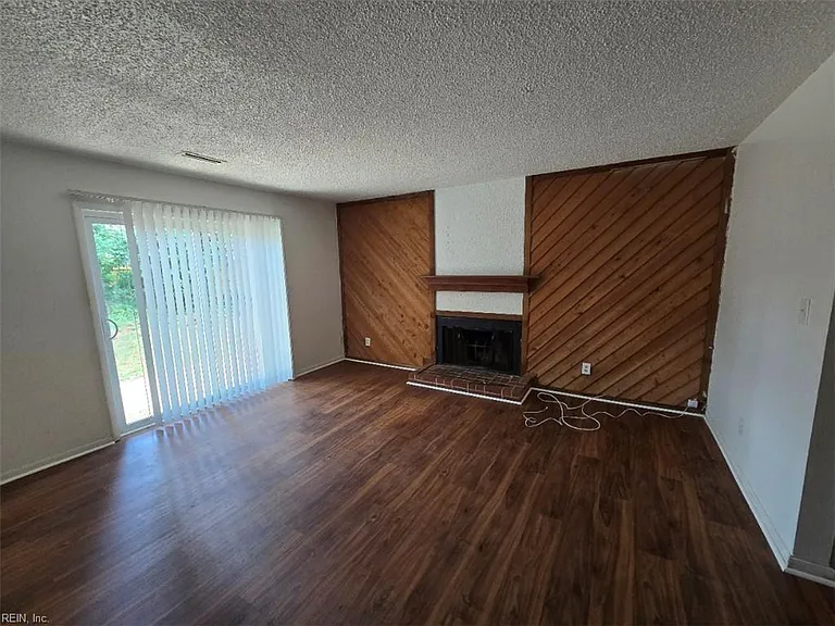 5710 Brandon Blvd — Photo 4