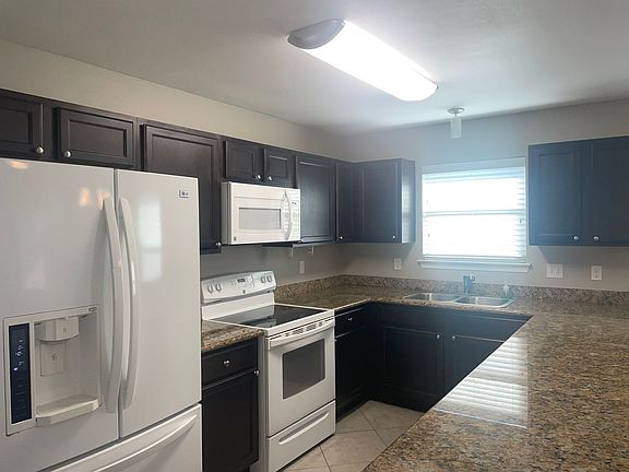 3rd image of 1899 Crosscreek Cir