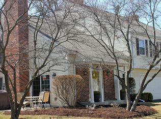 2S736 Timber Dr, Warrenville, IL 60555