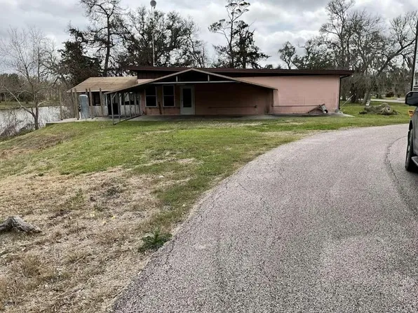 3303 Saint Anne St, Liverpool, TX 77577