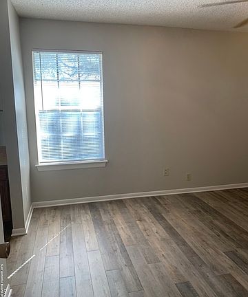 5th image of 813 Adler St