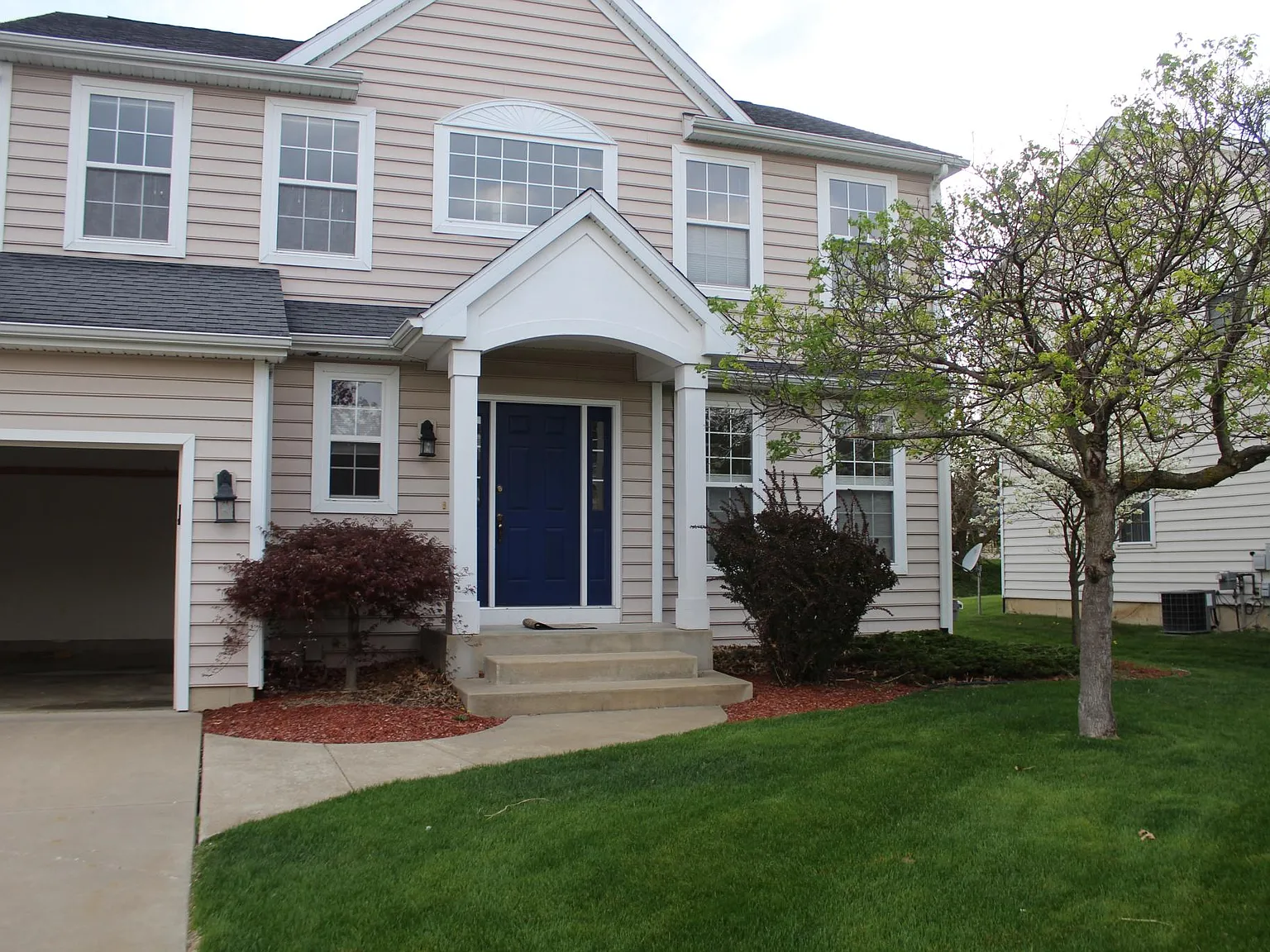 4 bed, 2.5 bath, 2774 sqft, $2,900 — Photo 3