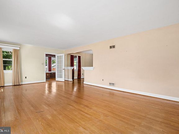5th image of 5408 Manchester Dr