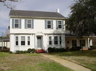 402 2nd St #C, Cuero, TX 77954