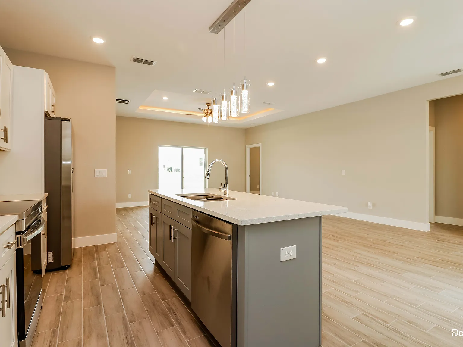 4 bed, 2.0 bath, 1670 sqft, $1,765 — Photo 2