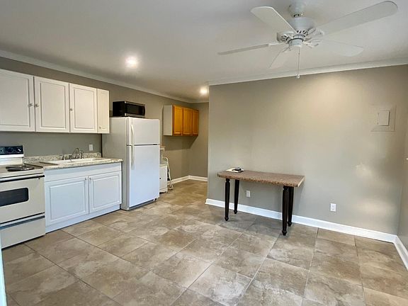 5th image of 162 Woodlawn Dr APT B