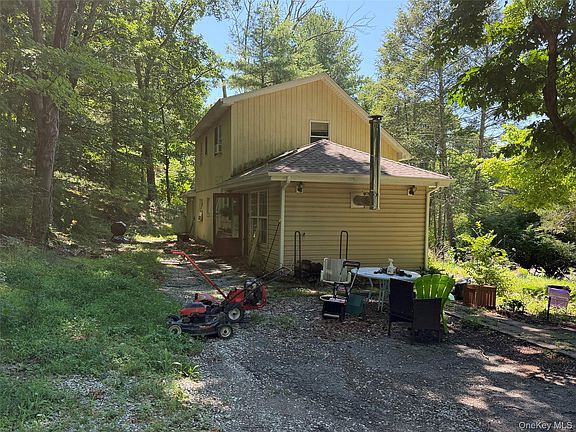 3rd image of 34 Upper Hillman Road