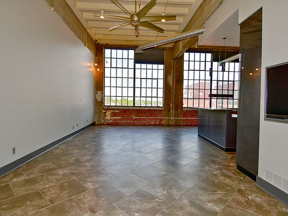 4th image of 611 N Park Ave APT 402