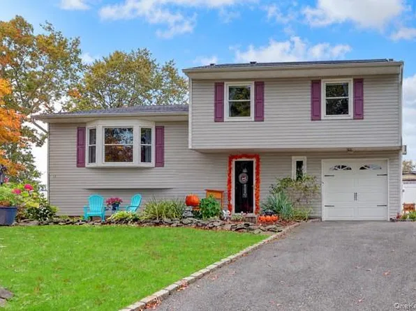 12 Croydon Avenue, Ronkonkoma, NY 11779