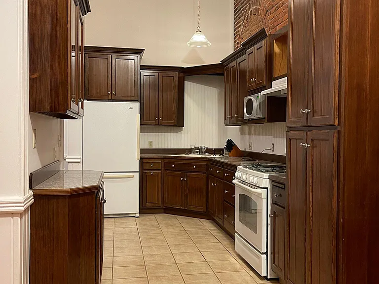 327 1st Ave NW #A — Photo 5