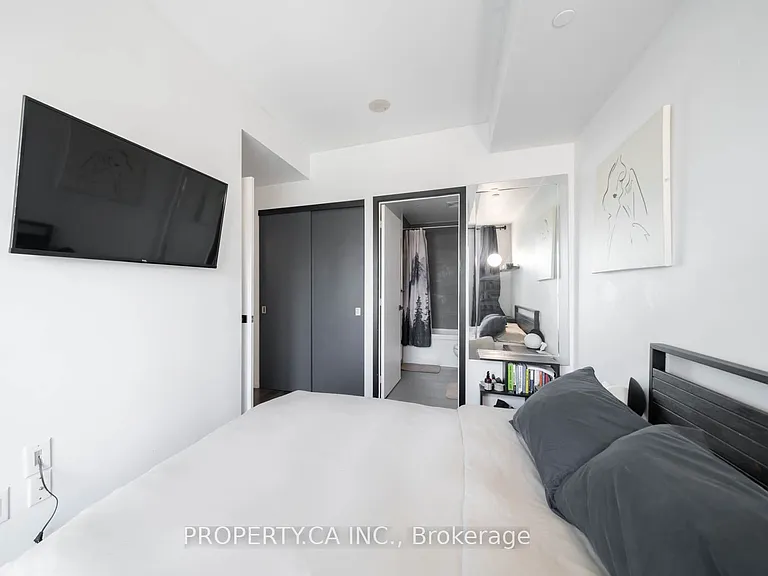 159 Dundas St E #1506 — Photo 27