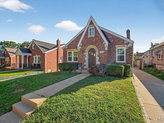 2nd image of 1126 Art Hill Pl