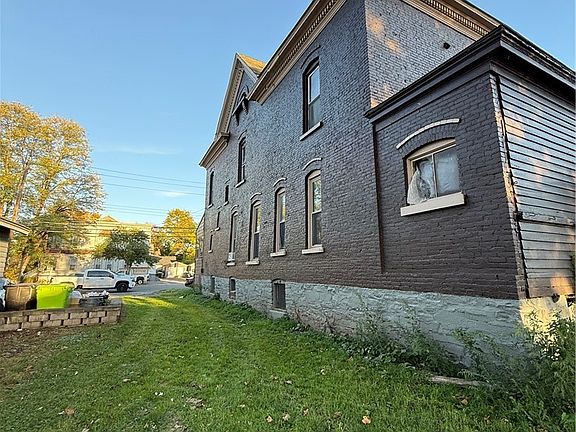 3rd image of 340 Seneca St