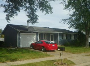 3216 Dundee Ln, Bettendorf, IA 52722