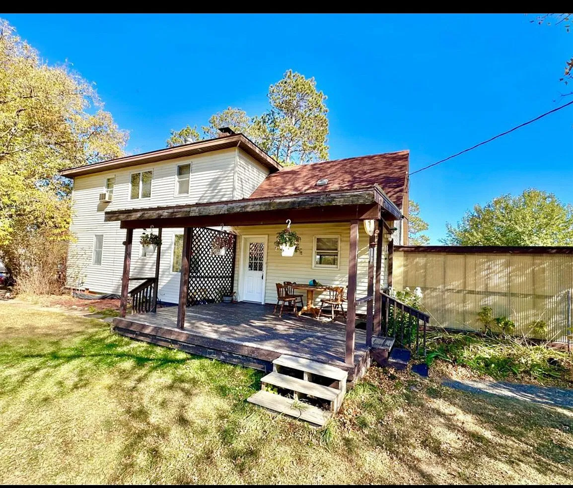 3 bed, $1,350 — Photo 1