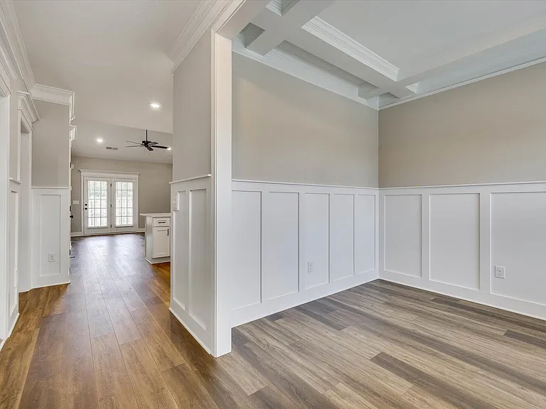 1122 Jolly Ln — Photo 3