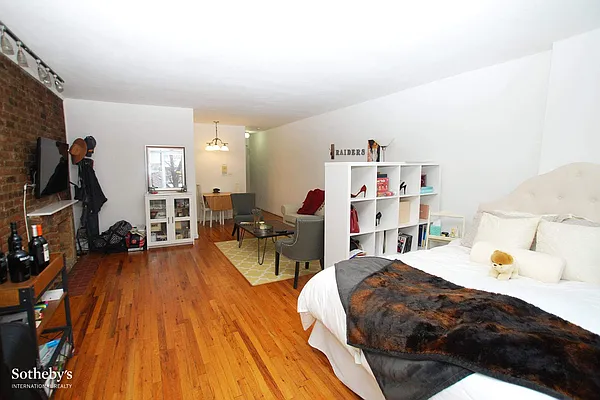 Rented by Sotheby's International Realty | media 9
