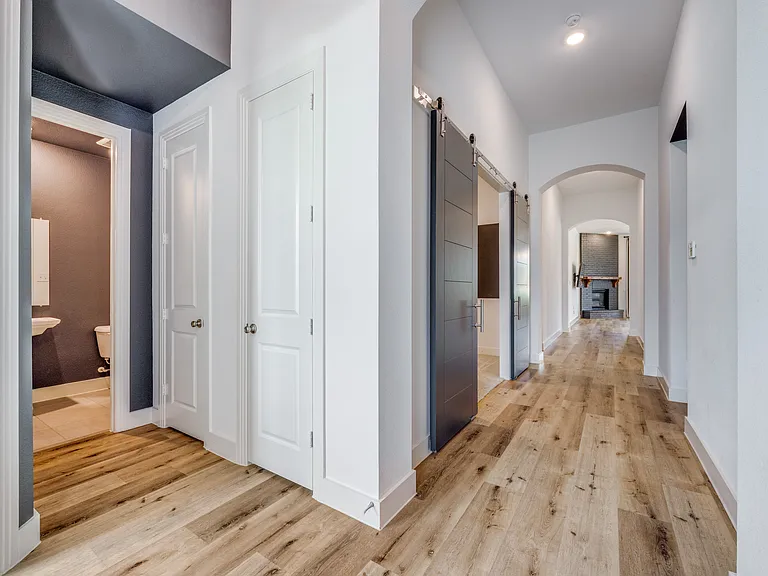 914 Songbird Ln — Photo 2
