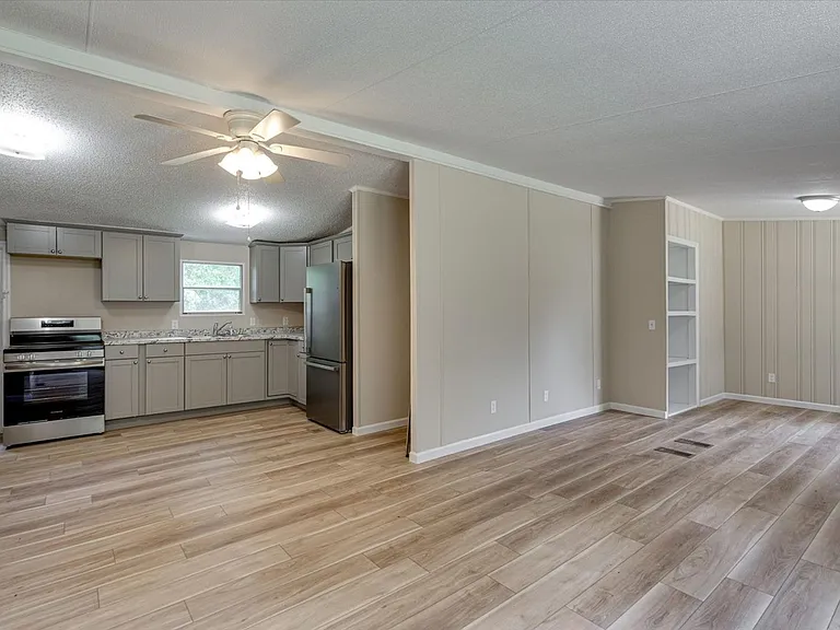 842 Emery Rd — Photo 5