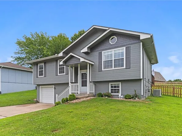 209 E 17th St, Kearney, MO 64060