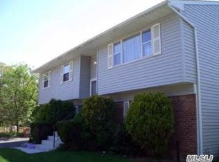 12 Albergo Ln, Syosset, NY 11791