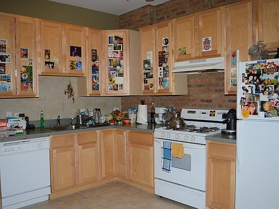 4th image of 1303 N Artesian Ave #1