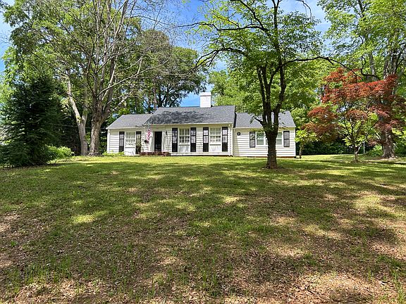 2nd image of 323 Crescent Rd
