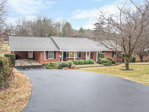 3rd image of 240 Tinker Mountain Dr