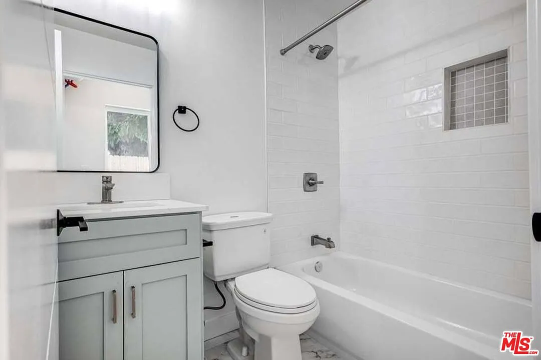 1 bed, 1.0 bath, 444 sqft, $1,890 — Photo 3