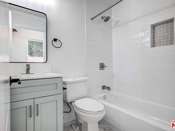 3rd image of 624 W 83rd St #626-1/4