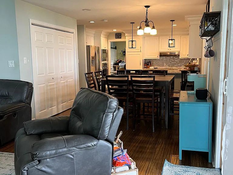 family room to eat in kitchen