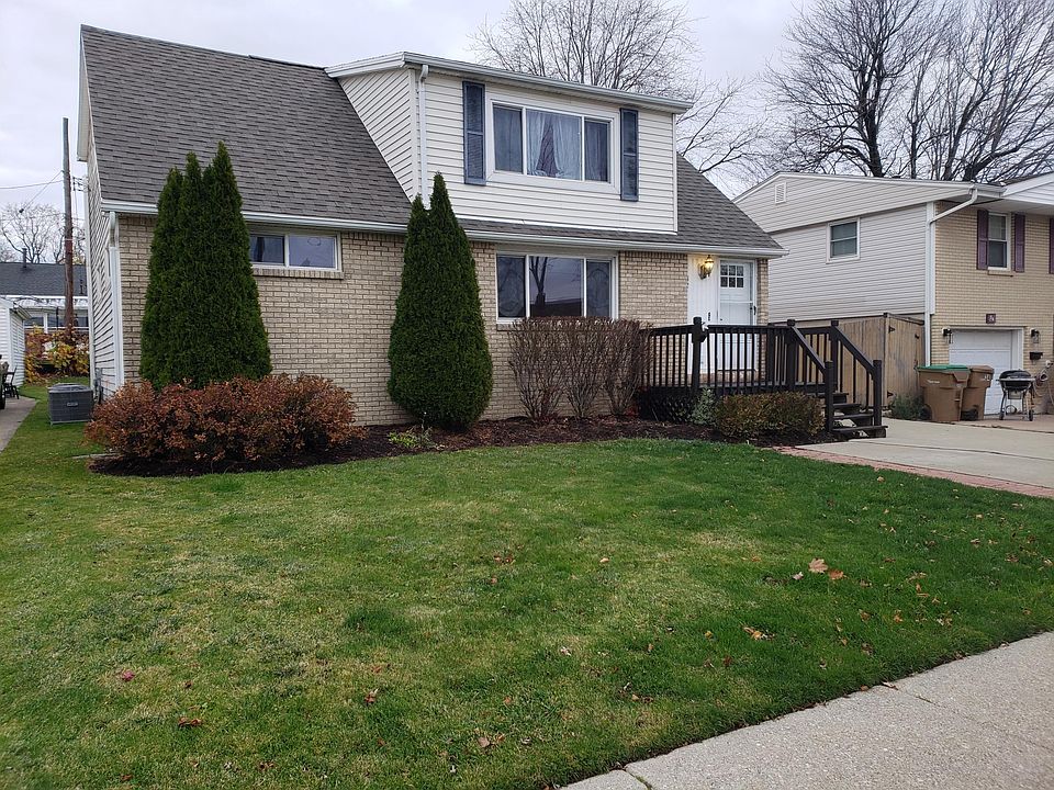 Front of house, lawn, central air