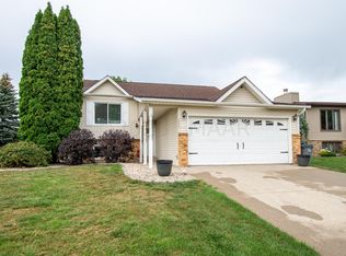 2826 Village Green Dr, Moorhead, MN 56560